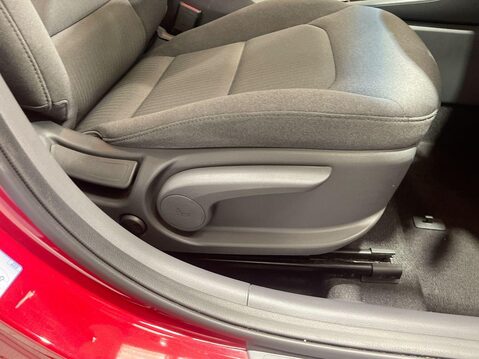 Hyundai IONIQ 1.6 h-GDi Premium SE Hatchback 5dr Petrol Hybrid DCT Euro 6 (s/s) (141 ps) 6