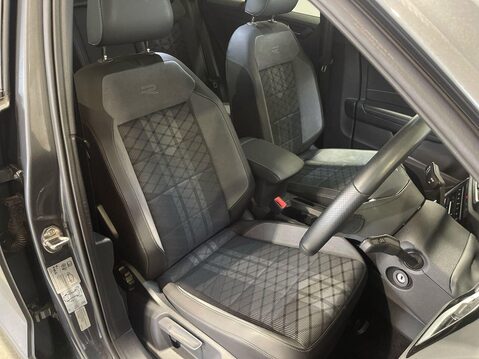Volkswagen T-Roc 1.5 TSI R-Line SUV 5dr Petrol Manual Euro 6 (s/s) (150 ps) One Owner - Serv 14