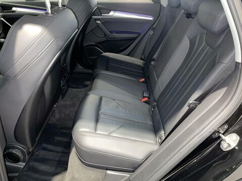 Audi Q5 2.0 TDI 40 Sport SUV 5dr Diesel S Tronic quattro Euro 6 (s/s) (204 ps) Full 17