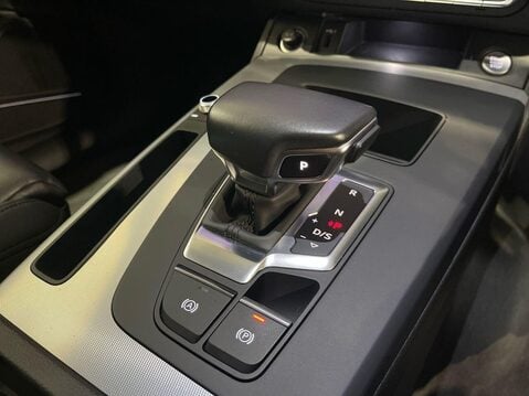 Audi Q5 2.0 TDI 40 Sport SUV 5dr Diesel S Tronic quattro Euro 6 (s/s) (204 ps) Full 19