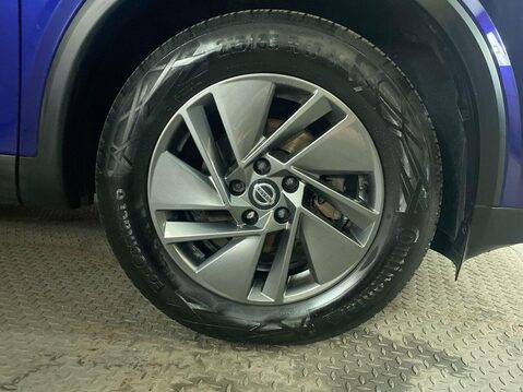 Nissan Qashqai 1.3 DIG-T MHEV Acenta Premium SUV 5dr Petrol Hybrid XTRON Euro 6 (s/s) (158 12