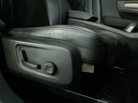 Volvo XC40 2.0 B4 MHEV R-Design Pro SUV 5dr Petrol Hybrid Auto Euro 6 (s/s) (197 ps) C 26