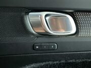 Volvo XC40 2.0 B4 MHEV R-Design Pro SUV 5dr Petrol Hybrid Auto Euro 6 (s/s) (197 ps) C 29