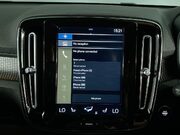 Volvo XC40 2.0 B4 MHEV R-Design Pro SUV 5dr Petrol Hybrid Auto Euro 6 (s/s) (197 ps) C 32