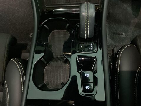 Volvo XC40 2.0 B4 MHEV R-Design Pro SUV 5dr Petrol Hybrid Auto Euro 6 (s/s) (197 ps) C 24