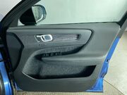 Volvo XC40 2.0 B4 MHEV R-Design Pro SUV 5dr Petrol Hybrid Auto Euro 6 (s/s) (197 ps) C 27