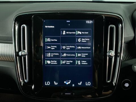 Volvo XC40 2.0 B4 MHEV R-Design Pro SUV 5dr Petrol Hybrid Auto Euro 6 (s/s) (197 ps) C 33