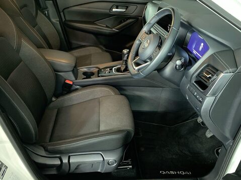 Nissan Qashqai 1.3 DIG-T MHEV N-Connecta SUV 5dr Petrol Hybrid Manual Euro 6 (s/s) (140 ps 15