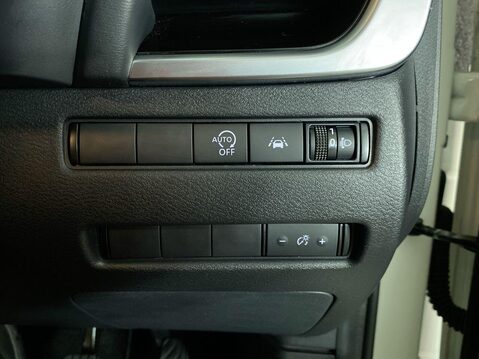 Nissan Qashqai 1.3 DIG-T MHEV N-Connecta SUV 5dr Petrol Hybrid Manual Euro 6 (s/s) (140 ps 25