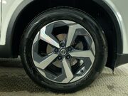 Nissan Qashqai 1.3 DIG-T MHEV N-Connecta SUV 5dr Petrol Hybrid Manual Euro 6 (s/s) (140 ps 12