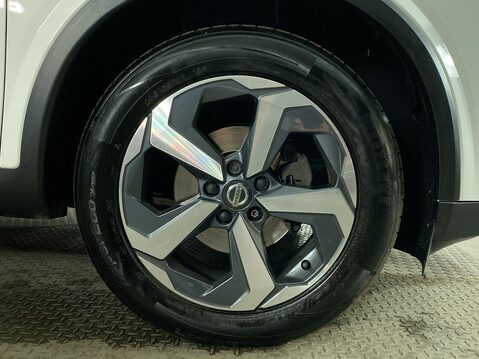 Nissan Qashqai 1.3 DIG-T MHEV N-Connecta SUV 5dr Petrol Hybrid Manual Euro 6 (s/s) (140 ps 12