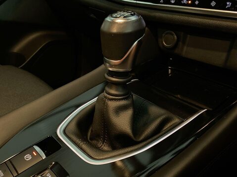 Nissan Qashqai 1.3 DIG-T MHEV N-Connecta SUV 5dr Petrol Hybrid Manual Euro 6 (s/s) (140 ps 21