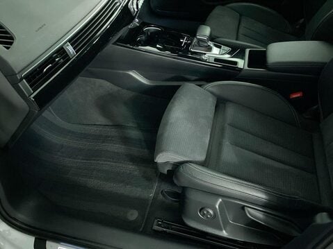 Audi A4 2.0 TFSI 35 Black Edition Saloon 4dr Petrol S Tronic Euro 6 (s/s) (150 ps) 17