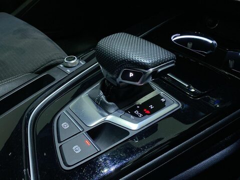 Audi A4 2.0 TFSI 35 Black Edition Saloon 4dr Petrol S Tronic Euro 6 (s/s) (150 ps) 21