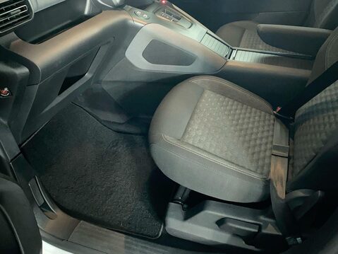 Peugeot e-Rifter 52kWh GT Standard MPV 5dr Electric Auto (7.4kW Charger) (136 ps) Cruise Co 17