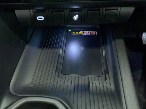 Toyota C-HR 2.0 VVT 13.6kWh Design SUV 5dr Petrol Plug-in Hybrid CVT Euro 6 (s/s) (223 29