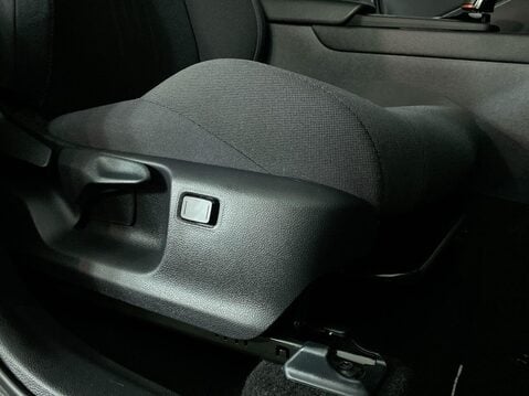 Toyota C-HR 2.0 VVT 13.6kWh Design SUV 5dr Petrol Plug-in Hybrid CVT Euro 6 (s/s) (223 26