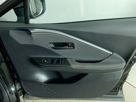 Toyota C-HR 2.0 VVT 13.6kWh Design SUV 5dr Petrol Plug-in Hybrid CVT Euro 6 (s/s) (223 27