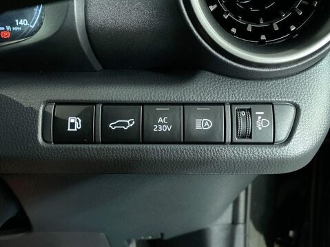 Toyota C-HR 2.0 VVT 13.6kWh Design SUV 5dr Petrol Plug-in Hybrid CVT Euro 6 (s/s) (223 32