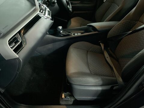 Toyota C-HR 1.8 VVT-h GPF Icon SUV 5dr Petrol Hybrid CVT Euro 6 (s/s) (122 ps) Cruise 17