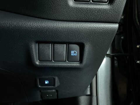 Toyota C-HR 1.8 VVT-h GPF Icon SUV 5dr Petrol Hybrid CVT Euro 6 (s/s) (122 ps) Cruise 29