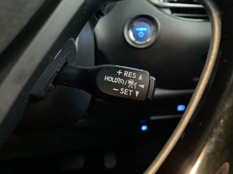 Toyota C-HR 1.8 VVT-h GPF Icon SUV 5dr Petrol Hybrid CVT Euro 6 (s/s) (122 ps) Cruise 32