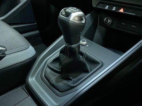 Audi A1 1.0 TFSI 25 S line Sportback 5dr Petrol Manual Euro 6 (s/s) (95 ps) Cruise 21