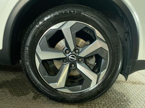 Nissan Qashqai 1.3 DIG-T MHEV N-Connecta SUV 5dr Petrol Hybrid Manual Euro 6 (s/s) (140 ps 12