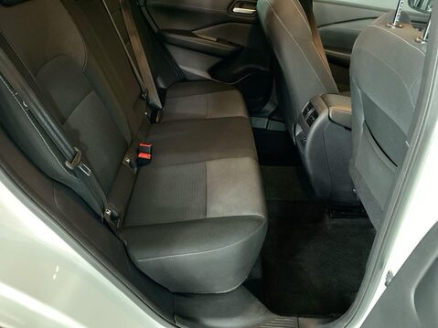 Nissan Qashqai 1.3 DIG-T MHEV N-Connecta SUV 5dr Petrol Hybrid Manual Euro 6 (s/s) (140 ps 19