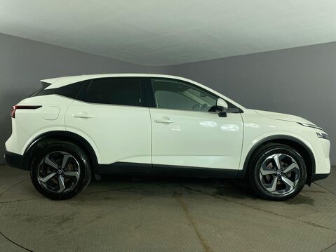 Nissan Qashqai 1.3 DIG-T MHEV N-Connecta SUV 5dr Petrol Hybrid Manual Euro 6 (s/s) (140 ps 9