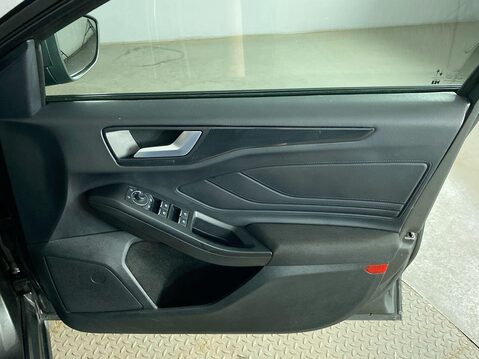 Ford Focus 1.0T EcoBoost MHEV ST-Line Hatchback 5dr Petrol Hybrid Manual Euro 6 (s/s) 27