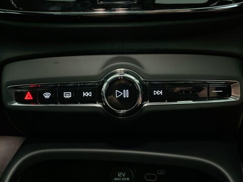 Volvo XC40 Recharge Twin 78kWh Pro SUV 5dr Electric Auto AWD (408 ps) Sat Nav - Half L 33