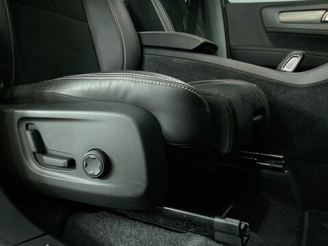 Volvo XC40 Recharge Twin 78kWh Pro SUV 5dr Electric Auto AWD (408 ps) Sat Nav - Half L 26