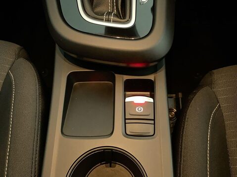 Renault Arkana 1.6 E-TECH Iconic SUV 5dr Petrol Hybrid Auto 2WD Euro 6 (s/s) (145 bhp) Air 33