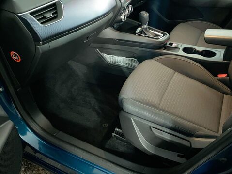 Renault Arkana 1.6 E-TECH Iconic SUV 5dr Petrol Hybrid Auto 2WD Euro 6 (s/s) (145 bhp) Air 17