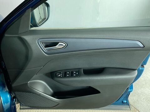 Renault Arkana 1.6 E-TECH Iconic SUV 5dr Petrol Hybrid Auto 2WD Euro 6 (s/s) (145 bhp) Air 27