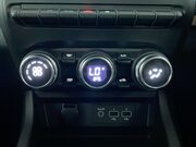 Renault Arkana 1.6 E-TECH Iconic SUV 5dr Petrol Hybrid Auto 2WD Euro 6 (s/s) (145 bhp) Air 31