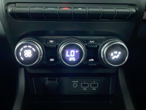 Renault Arkana 1.6 E-TECH Iconic SUV 5dr Petrol Hybrid Auto 2WD Euro 6 (s/s) (145 bhp) Air 31