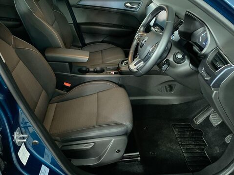 Renault Arkana 1.6 E-TECH Iconic SUV 5dr Petrol Hybrid Auto 2WD Euro 6 (s/s) (145 bhp) Air 15