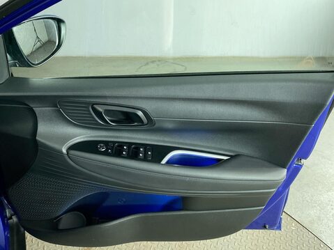 Hyundai BAYON 1.0 T-GDi MHEV SE Connect SUV 5dr Petrol Hybrid DCT Euro 6 (s/s) (100 ps) A 27