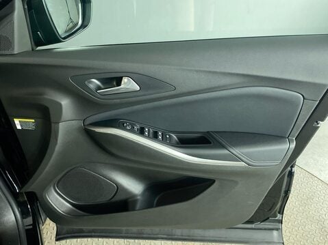 Vauxhall Grandland 1.6 13.2kWh GS Line SUV 5dr Petrol Plug-in Hybrid Auto Euro 6 (s/s) (225 ps 27