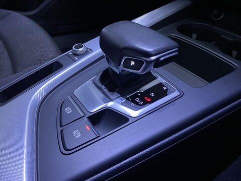 Audi A4 2.0 TFSI 35 Technik Saloon 4dr Petrol S Tronic Euro 6 (s/s) (150 ps) Air Co 21