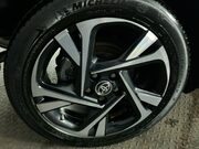 Toyota C-HR 1.8 VVT-h GPF Design SUV 5dr Petrol Hybrid CVT Euro 6 (s/s) (122 ps) Cruis 13