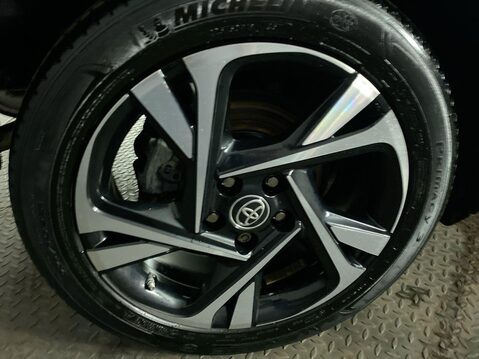 Toyota C-HR 1.8 VVT-h GPF Design SUV 5dr Petrol Hybrid CVT Euro 6 (s/s) (122 ps) Cruis 13