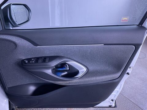 Toyota Yaris Cross 1.5 VVT-h Design SUV 5dr Petrol Hybrid E-CVT Euro 6 (s/s) (116 ps) Cruise 27