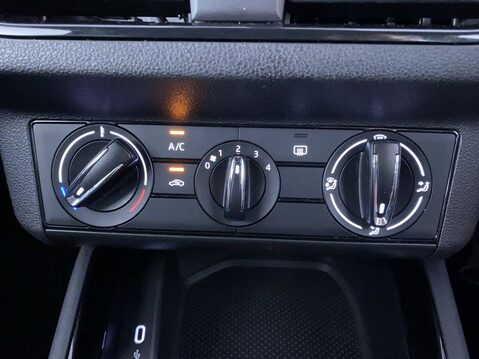 Skoda Kamiq 1.0 TSI SE Drive SUV 5dr Petrol Manual Euro 6 (s/s) (110 ps) Sat Nav 31