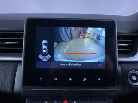 Renault Captur 1.6 E-TECH techno SUV 5dr Petrol Hybrid Auto Euro 6 (s/s) (145 ps) Professi 24