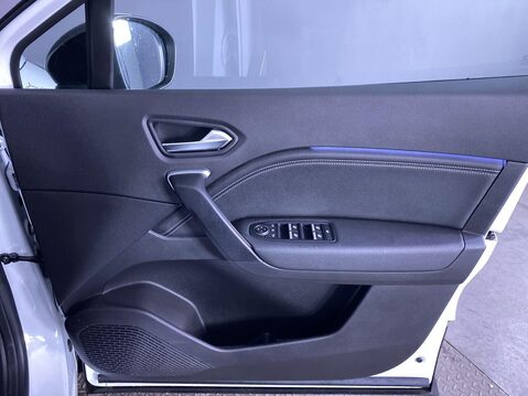 Renault Captur 1.6 E-TECH techno SUV 5dr Petrol Hybrid Auto Euro 6 (s/s) (145 ps) Professi 27