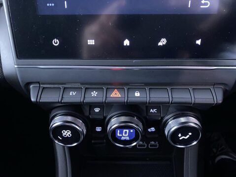 Renault Captur 1.6 E-TECH techno SUV 5dr Petrol Hybrid Auto Euro 6 (s/s) (145 ps) Professi 33