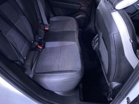 Renault Captur 1.6 E-TECH techno SUV 5dr Petrol Hybrid Auto Euro 6 (s/s) (145 ps) Professi 19